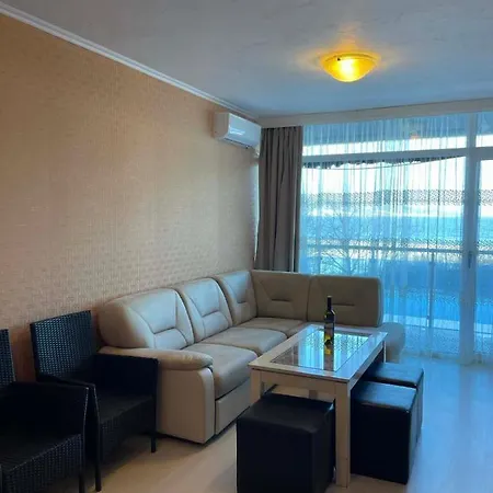 Gallery L Apartment *