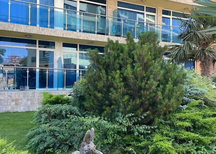 Gallery L ساني بيتش